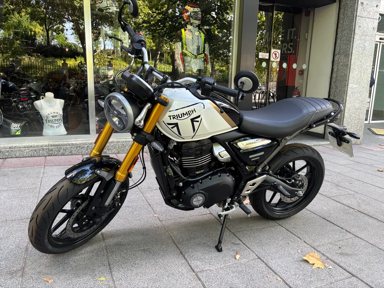 Triumph speed 400