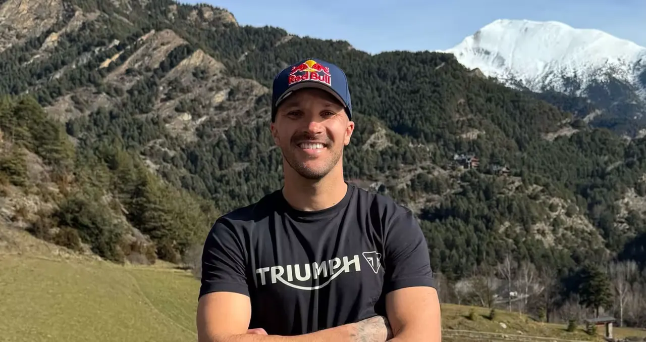 SAM SUNDERLAND, DOS VECES GANADOR DEL DAKAR, FIRMA CON TRIUMPH