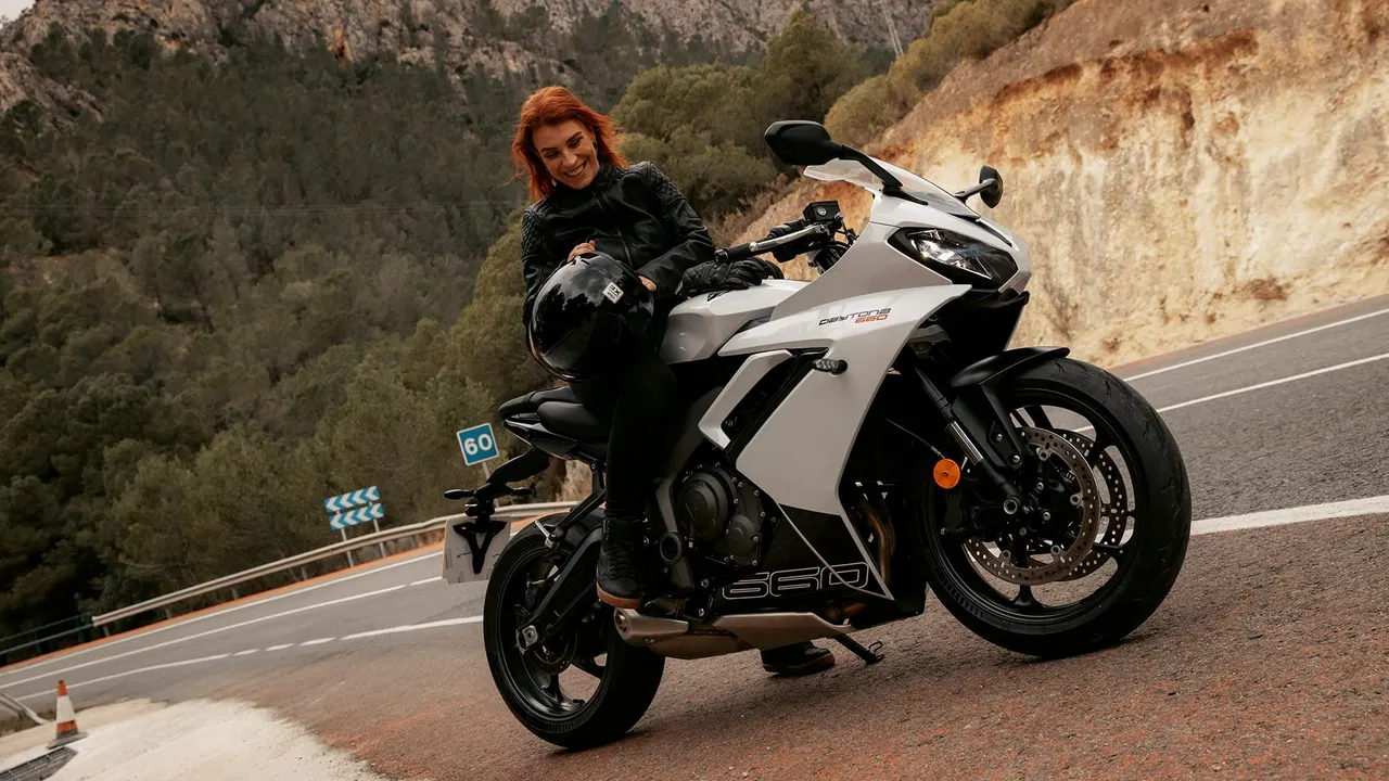 Triumph Motorcycle ridden by @soniaordas