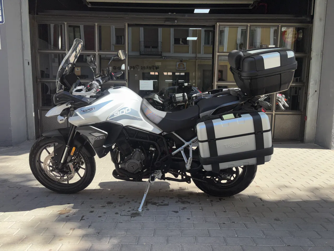 Triumph TIGER 900