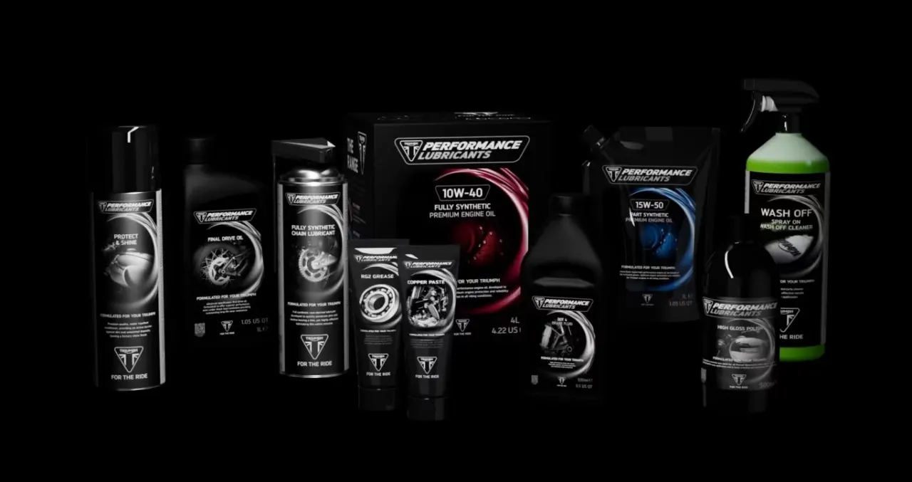 TRIUMPH SE ASOCIA CON FUCHS SILKOLENE PARA EL LANZAMIENTO EN 2024 DE LA EXCLUSIVA GAMA TRIUMPH PERFORMANCE LUBRICANTS