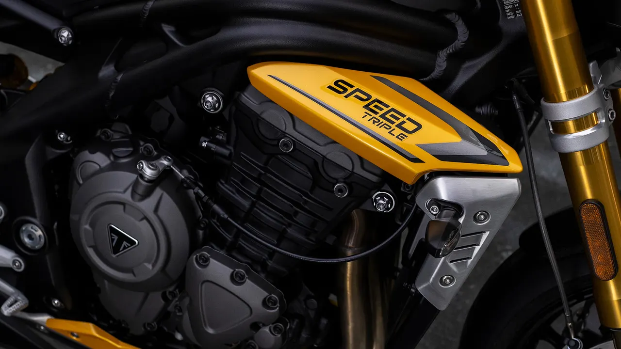 Triumph MY25 Colour update Speed Triple RS