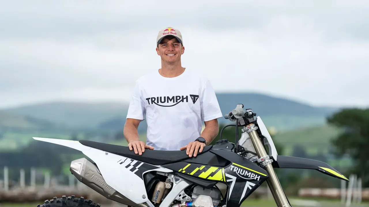 JONNY WALKER FIRMA POR EL EQUIPO TRIUMPH RACING DE ENDURO