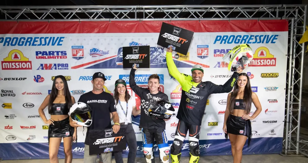 Las Triumph Tiger Se Llevan El 1º Y 2º Puesto en La Carrera Inaugural De Adventuretrackers en El Sturgis TT