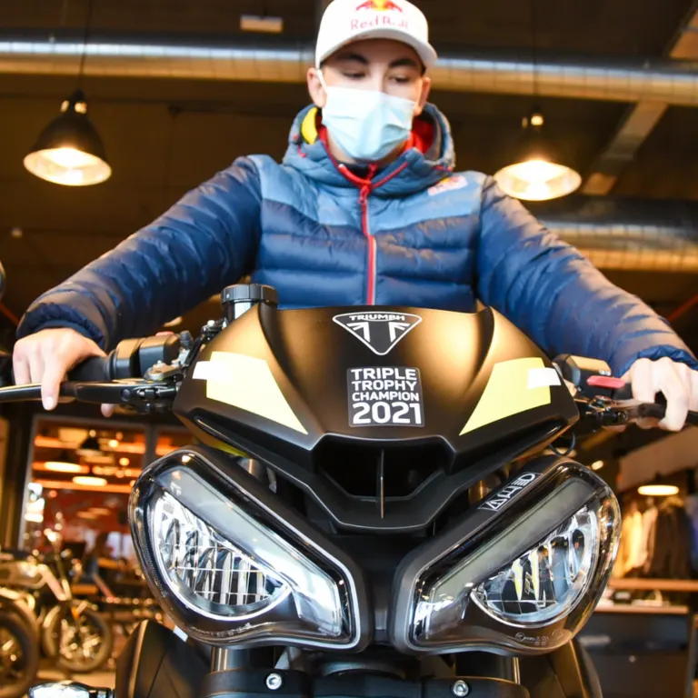 ¡Raúl Fernandez, campeón del “Triumph Triple Trophy” nos visita en Madrid Sur!