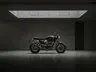 Vista lateral de la Speed Twin 1200 TFC en un estudio